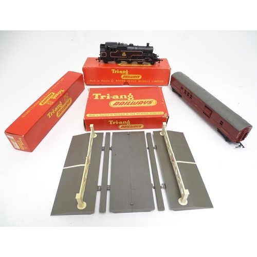 1523 - Toys: A trio of Triang Railways OO gauge models, comprising an R59 2-6-2 Tank Loco black livery (box... 