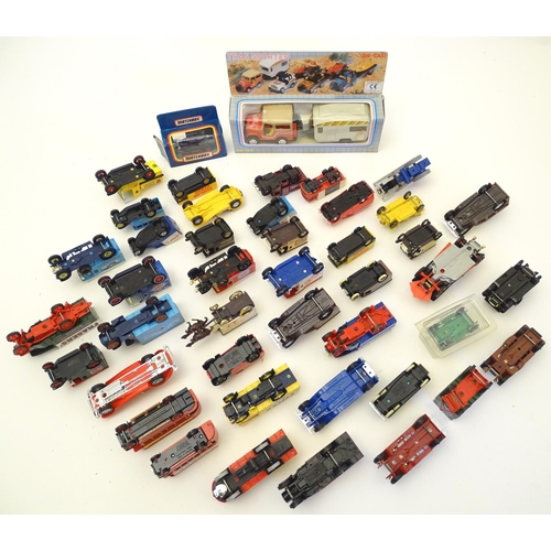 1527 - Toys: A large quantity of assorted die cast scale model cars / vehicles to include, advertising Matc... 