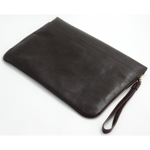 1576 - Vintage fashion accessories : A brown leather Mulberry Bayswater laptop sleeve. 14 3/4