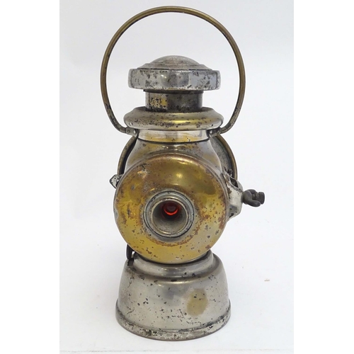 2264 - An early 20thC Joseph Lucas No. 72 'King of the Road' oil lamp, standing 12