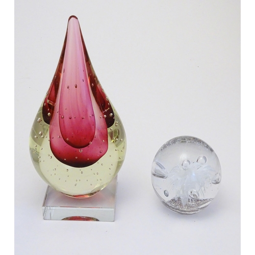 263 - A Murano sommerso glass teardrop on stand together with a paperweight. The tallest 8 3/4