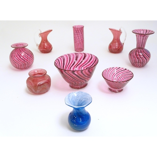 305 - Isle of Wight glass : 9 assorted items of studio glass ware to include examples by Allum Bay glass, ... 