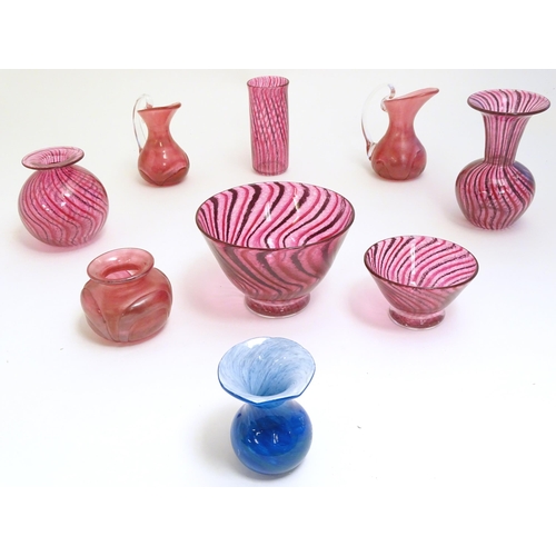 305 - Isle of Wight glass : 9 assorted items of studio glass ware to include examples by Allum Bay glass, ... 