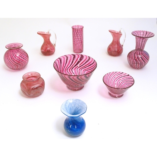 305 - Isle of Wight glass : 9 assorted items of studio glass ware to include examples by Allum Bay glass, ... 