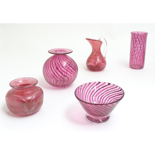 305 - Isle of Wight glass : 9 assorted items of studio glass ware to include examples by Allum Bay glass, ... 