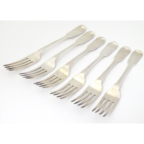 315 - A set of 5 silver fiddle pattern table forks hallmarked London 1824 maker Richard Poulden together w... 