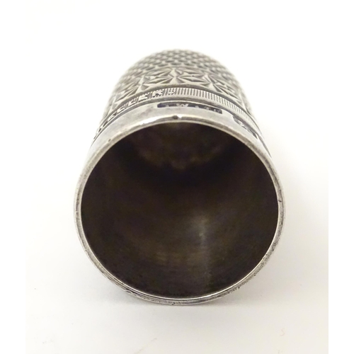 327 - A silver thimble hallmarked Chester 1928 James Walker Ltd. Approx 1