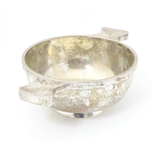 337 - An Art Deco silver quaich hallmarked Birmingham 1936, maker G. S. Twist. Approx. 6 1/2