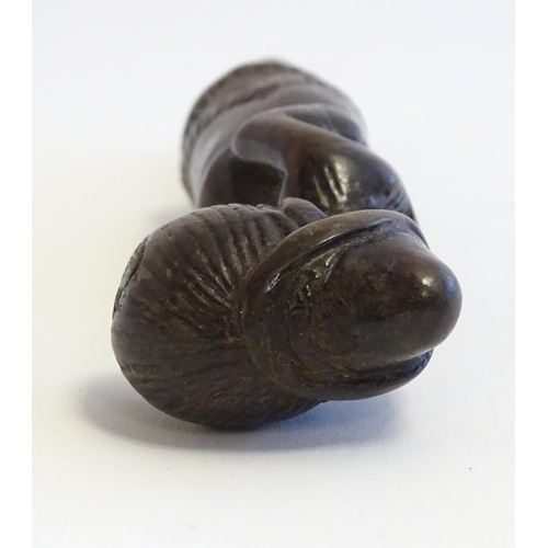 1285 - A Victorian carved walking cane handle modelled as a woman wearing a hat. Approx. 7 1/4