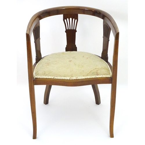 2109 - An Edwardian walnut tub chair with decorative stringing and three pierced back splats. 22