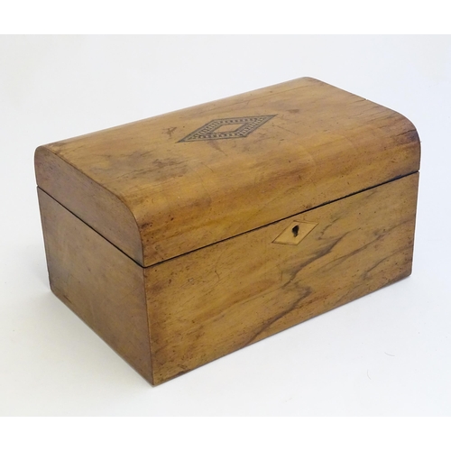 1359 - A late 19th / early 20thC walnut jewellery box with marquetry / parquetry detail to top and fitted l... 