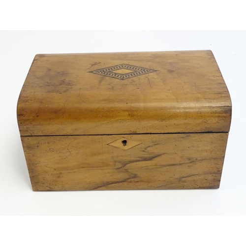 1359 - A late 19th / early 20thC walnut jewellery box with marquetry / parquetry detail to top and fitted l... 