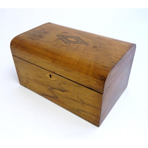 1359 - A late 19th / early 20thC walnut jewellery box with marquetry / parquetry detail to top and fitted l... 