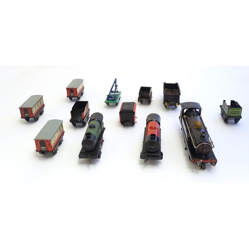 1490 - Toys: A quantity of assorted Hornby Meccano O gauge trains, to include a 4-4-0 clockwork locomotive ... 