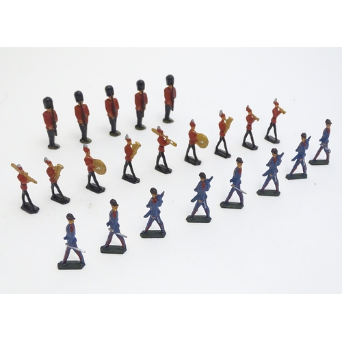 1491 - Toys: A quantity of lead models of marching band soldiers with instruments, Queen's Guard guardsmen,... 