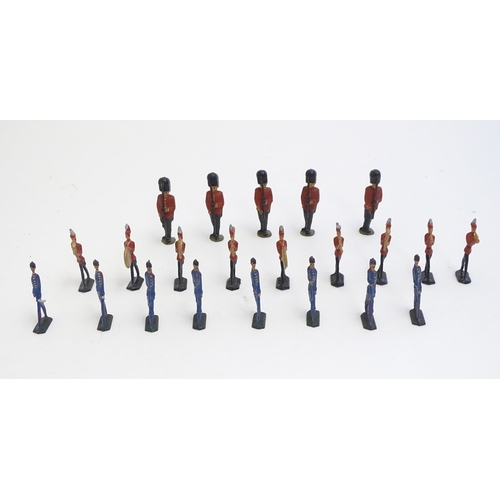 1491 - Toys: A quantity of lead models of marching band soldiers with instruments, Queen's Guard guardsmen,... 