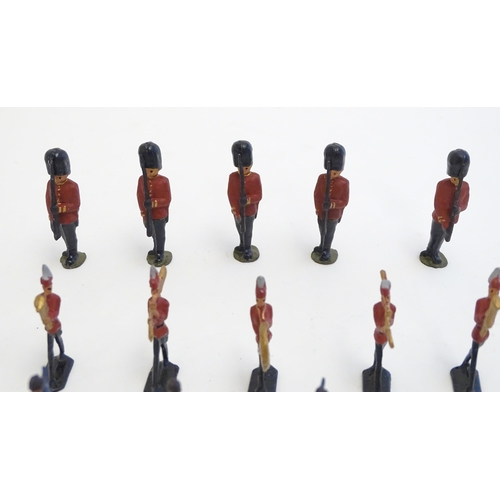 1491 - Toys: A quantity of lead models of marching band soldiers with instruments, Queen's Guard guardsmen,... 