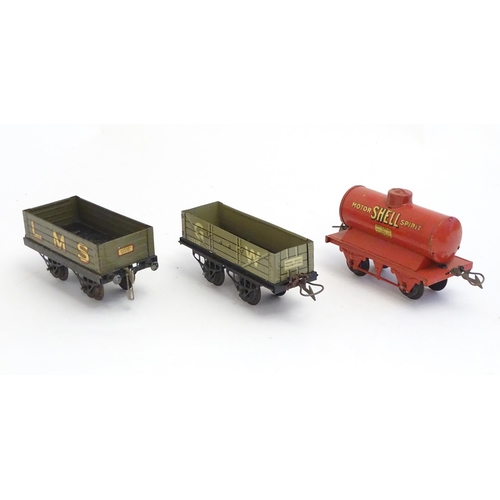 1497 - Toys: A quantity of Hornby Meccano O gauge trains and railway accessories comprising a 0-4-0 Great W... 