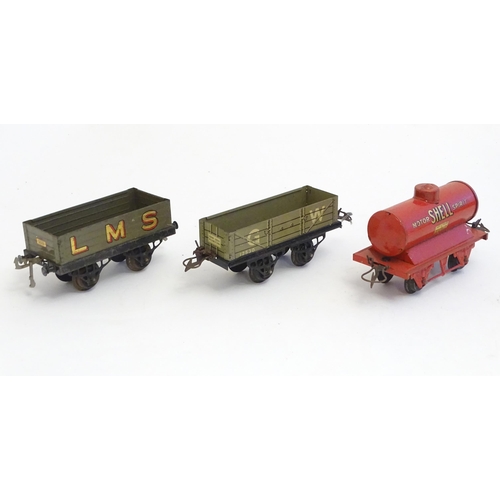 1497 - Toys: A quantity of Hornby Meccano O gauge trains and railway accessories comprising a 0-4-0 Great W... 