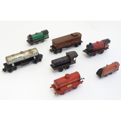 1499 - Toys: A quantity of assorted Hornby Meccano O and OO gauge rolling stock / trains and railway access... 