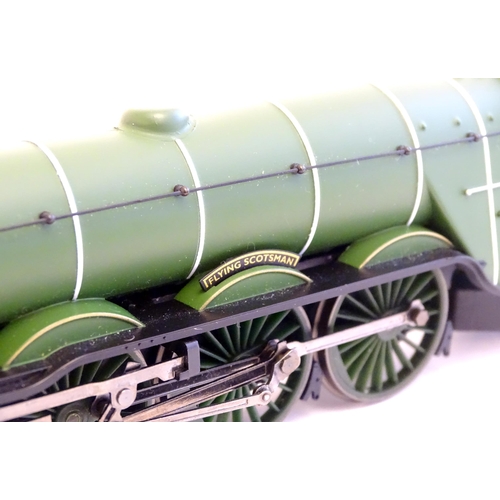 1520 - Toys: A Hornby electric OO gauge train set, comprising the LNER 4-6-2 locomotive the Flying Scotsman... 