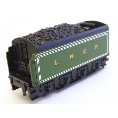 1520 - Toys: A Hornby electric OO gauge train set, comprising the LNER 4-6-2 locomotive the Flying Scotsman... 