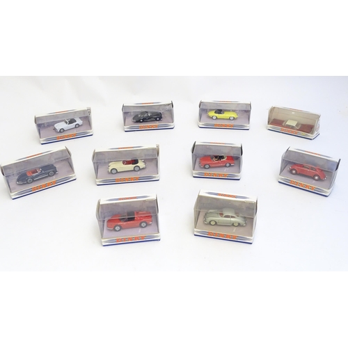 1522 - Toys: A quantity of Matchbox die cast scale model cars / vehicles, The Dinky Collection comprising 1... 