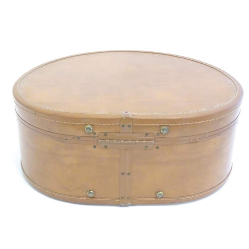 1560 - A vintage leather travelling / luggage hat box by Samsonite, labelled inside Shwayder Bros inc of De... 