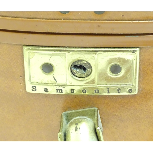 1560 - A vintage leather travelling / luggage hat box by Samsonite, labelled inside Shwayder Bros inc of De... 