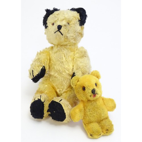 1480 - Toys: An early 20thC teddy bear with a stitched nose and paws and articulated limbs. Together with a... 