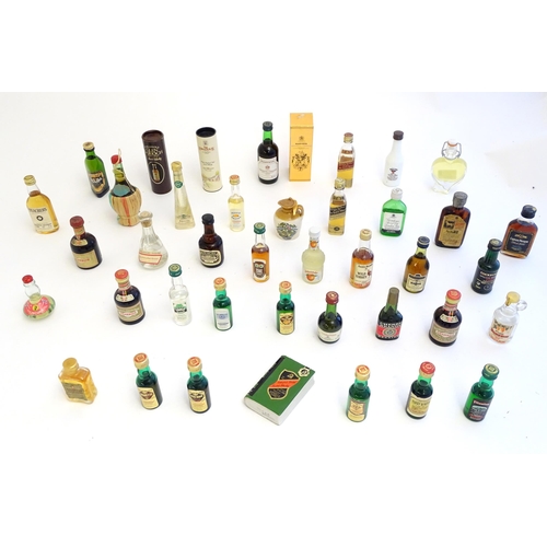 1460 - A quantity of miniature spirit bottles to include Glenfiddich special reserve malt whisky, Drambuie,... 