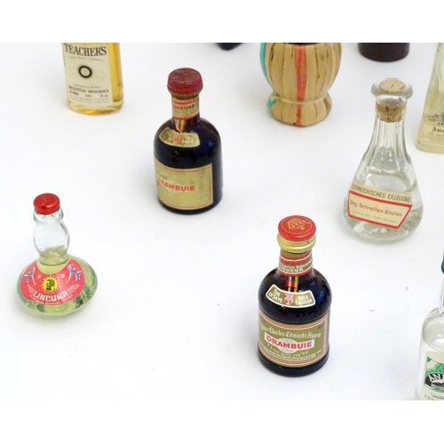 1460 - A quantity of miniature spirit bottles to include Glenfiddich special reserve malt whisky, Drambuie,... 