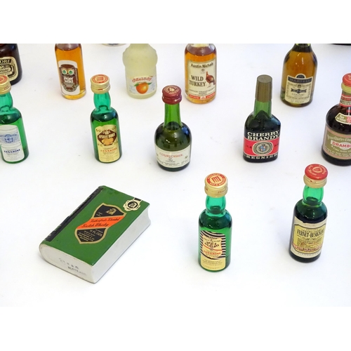 1460 - A quantity of miniature spirit bottles to include Glenfiddich special reserve malt whisky, Drambuie,... 