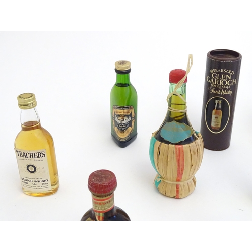 1460 - A quantity of miniature spirit bottles to include Glenfiddich special reserve malt whisky, Drambuie,... 