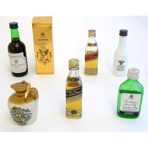 1460 - A quantity of miniature spirit bottles to include Glenfiddich special reserve malt whisky, Drambuie,... 