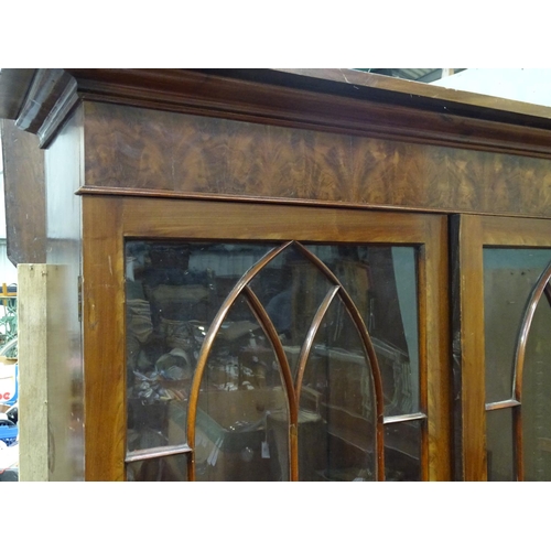 61 - An Edwardian cabinet with glazed top. Approx. 44