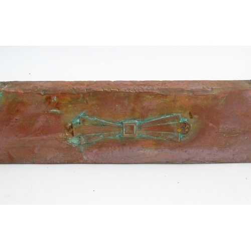 1360 - An early 20thC kerb fender, of copper construction with sectional decoration, approximately 50