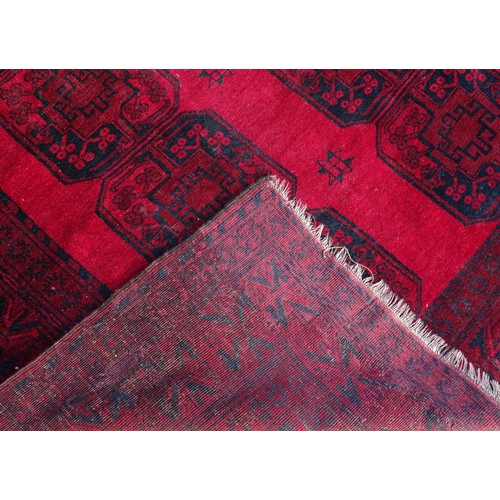 1391 - Carpet / Rug : A Turkoman rug, the red ground with bands of medallions and geometric motifs 
Approx.... 