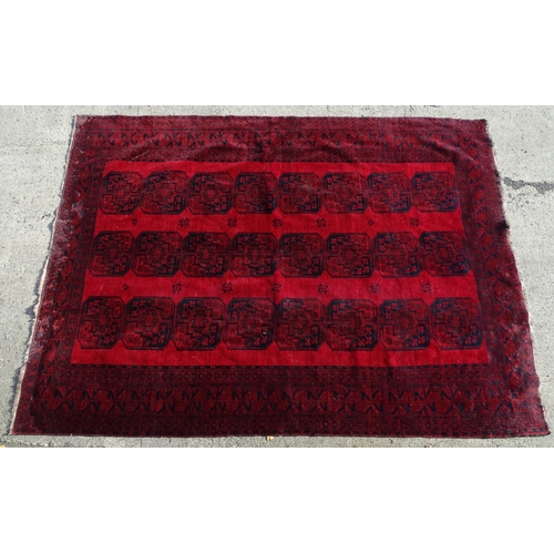 1391 - Carpet / Rug : A Turkoman rug, the red ground with bands of medallions and geometric motifs 
Approx.... 