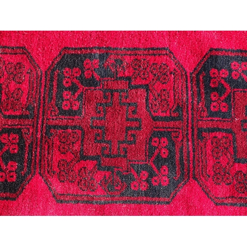 1391 - Carpet / Rug : A Turkoman rug, the red ground with bands of medallions and geometric motifs 
Approx.... 