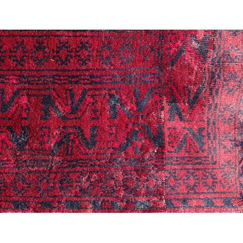 1391 - Carpet / Rug : A Turkoman rug, the red ground with bands of medallions and geometric motifs 
Approx.... 