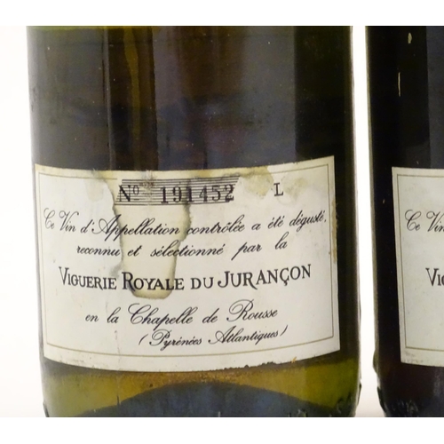 2166 - An assortment of white and red wine, including a 1979 Saint Ferdinand Jehan Le Bon Jurancon Sec 75cl... 