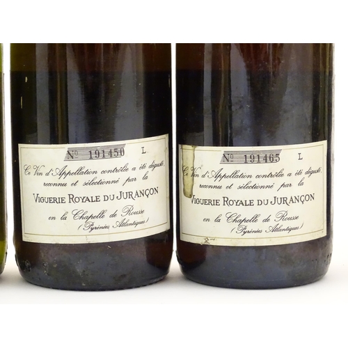 2166 - An assortment of white and red wine, including a 1979 Saint Ferdinand Jehan Le Bon Jurancon Sec 75cl... 