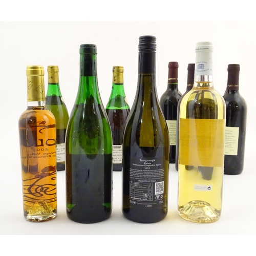 2166 - An assortment of white and red wine, including a 1979 Saint Ferdinand Jehan Le Bon Jurancon Sec 75cl... 