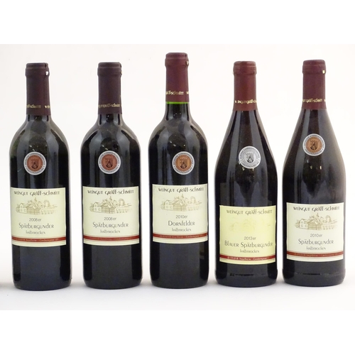 2166 - An assortment of white and red wine, including a 1979 Saint Ferdinand Jehan Le Bon Jurancon Sec 75cl... 