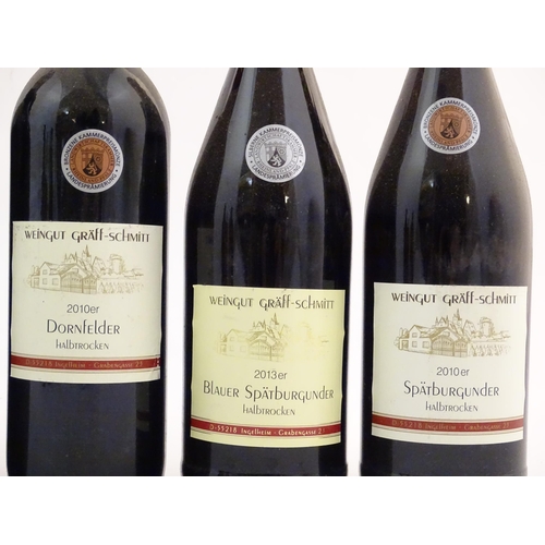 2166 - An assortment of white and red wine, including a 1979 Saint Ferdinand Jehan Le Bon Jurancon Sec 75cl... 