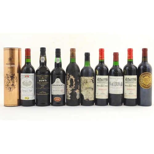 2171 - An assortment of wine, port and sherry, to include a W & J Graham's vintage port, a boxed bottle of ... 