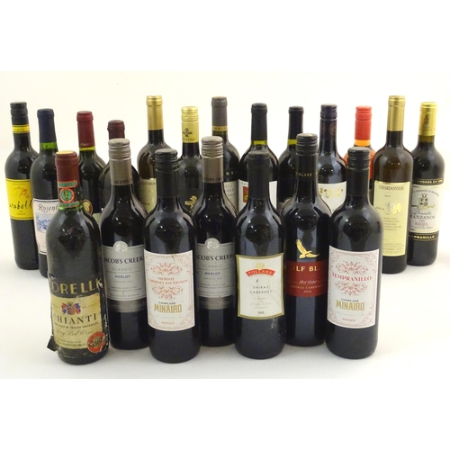 2173 - Twenty bottles of red and white wine, including a Corelli chianti 75cl, a Carlos Minairo Tempranillo... 