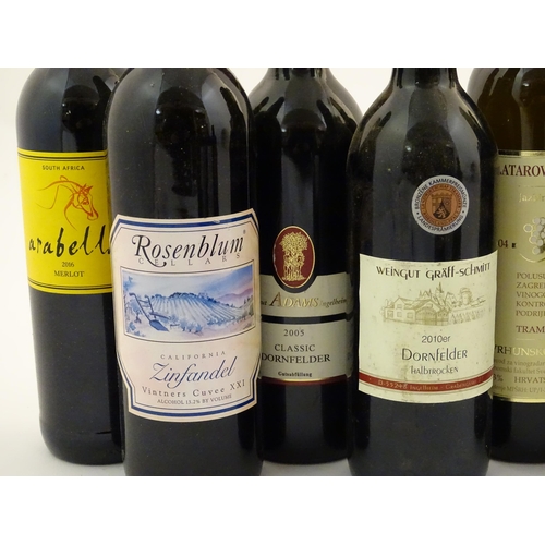 2173 - Twenty bottles of red and white wine, including a Corelli chianti 75cl, a Carlos Minairo Tempranillo... 