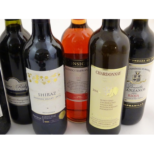 2173 - Twenty bottles of red and white wine, including a Corelli chianti 75cl, a Carlos Minairo Tempranillo... 